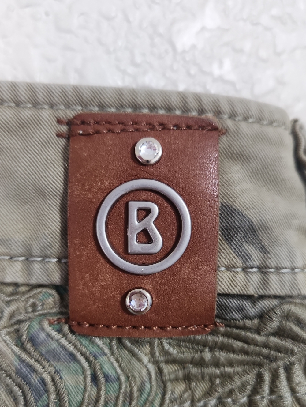 Bogner Tan Neutral Floral Embroidered Boyfriend Ankle Jeans Size EU 38/US 8 - Picture 5 of 16
